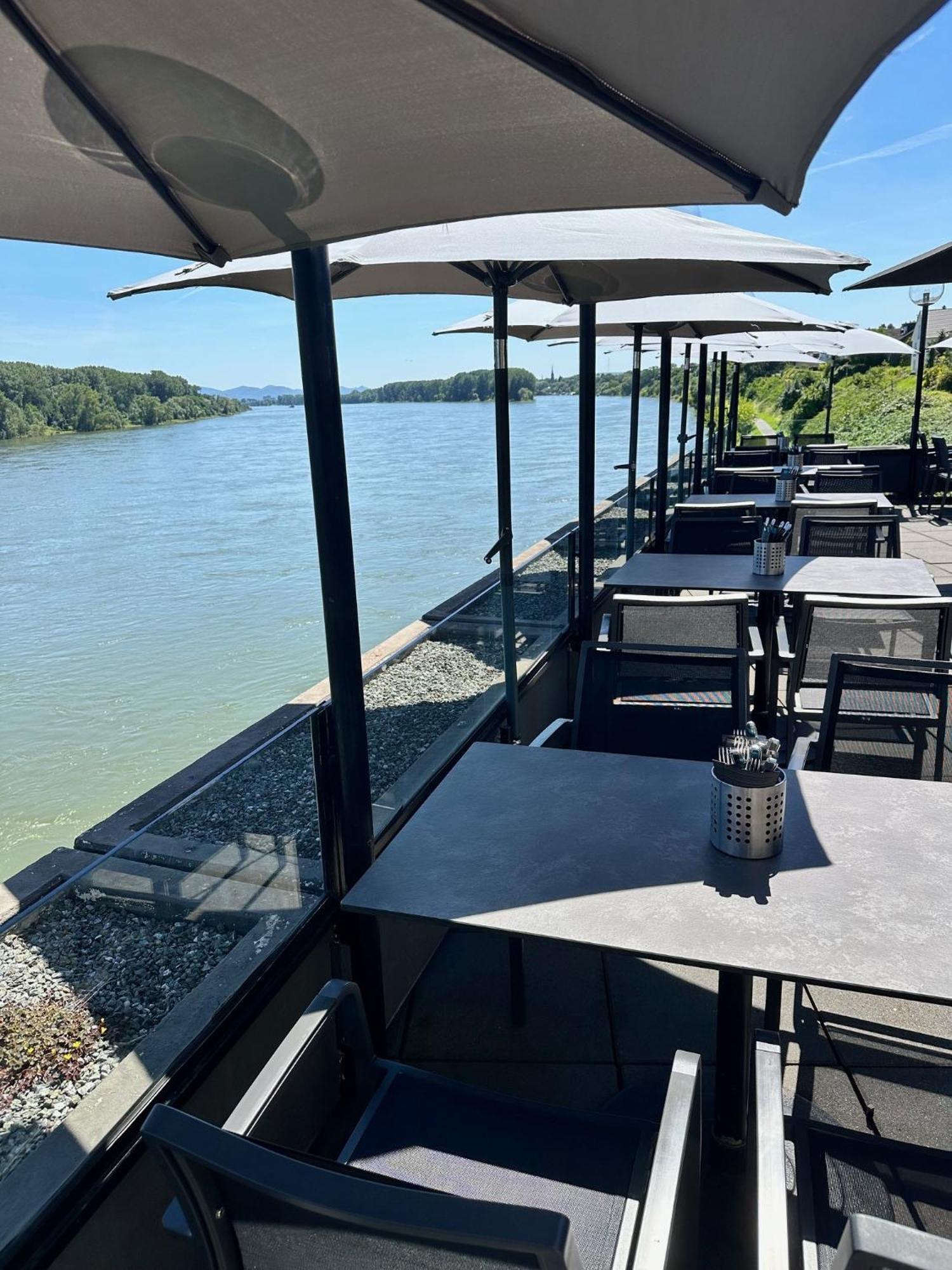 Rheinterrassen Hotel Cafe Restaurant Widdig Buitenkant foto